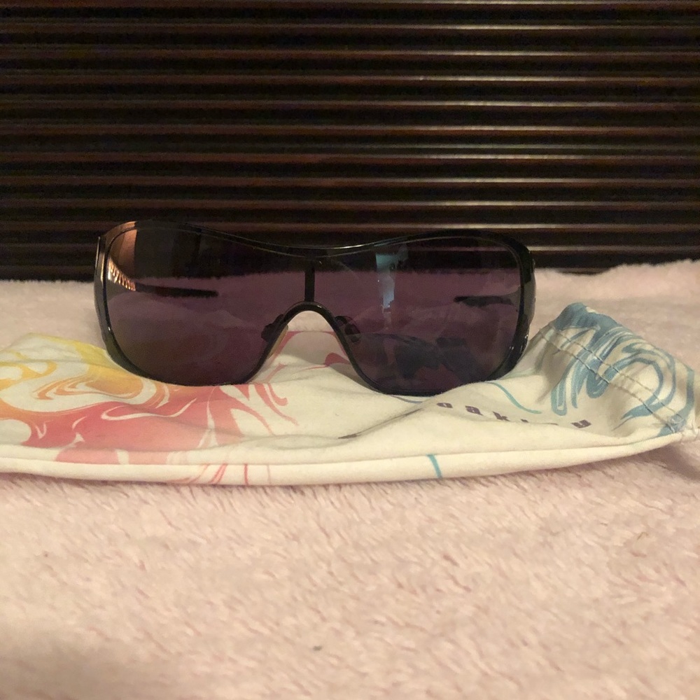 Women’s Oakley sunglasses
